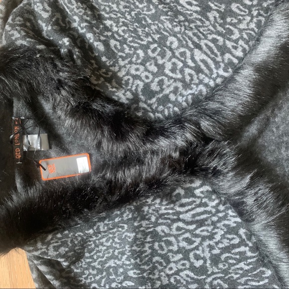 QED LONDON CAPE FAKE FUR LINED NEW - Picture 2 of 11